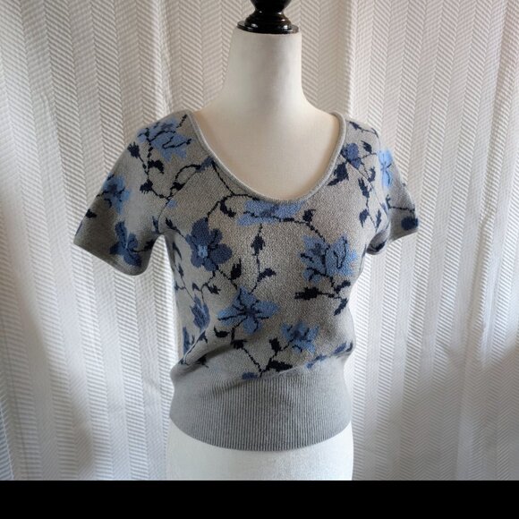 Club Monaco Wool Grey & Blue Floral Jacquard Knit Sweater Tee Size Medium - Picture 1 of 10